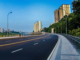 为城市道路“美容”，我们一直在行动！
